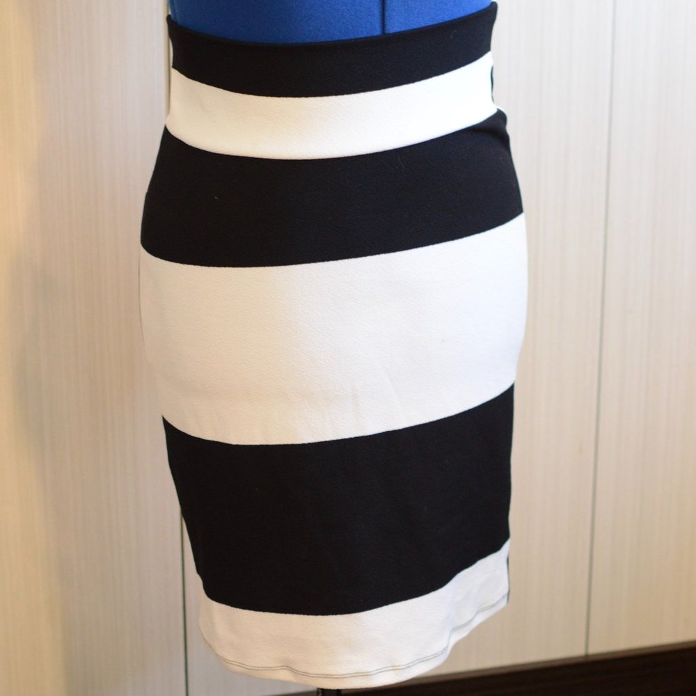 LuLaRoe Cassie in Black and White